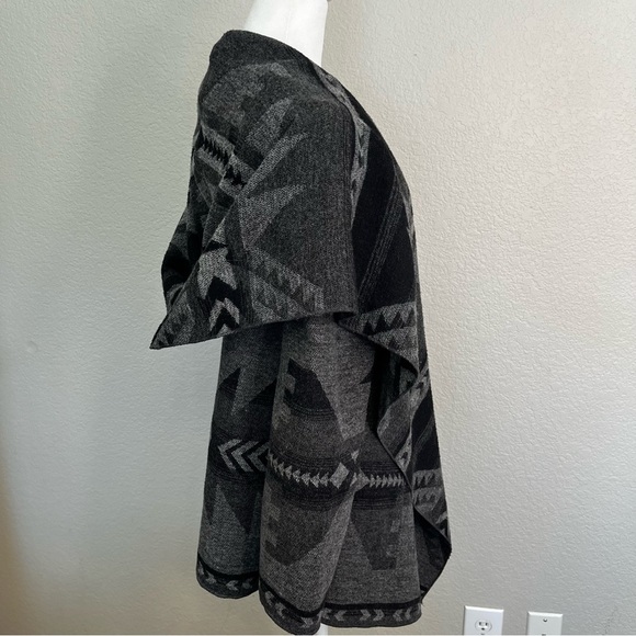 Dylan Los Angeles Geometric Patterned Aztec Style Gray Hooded Sweater Size Small - Picture 10 of 15